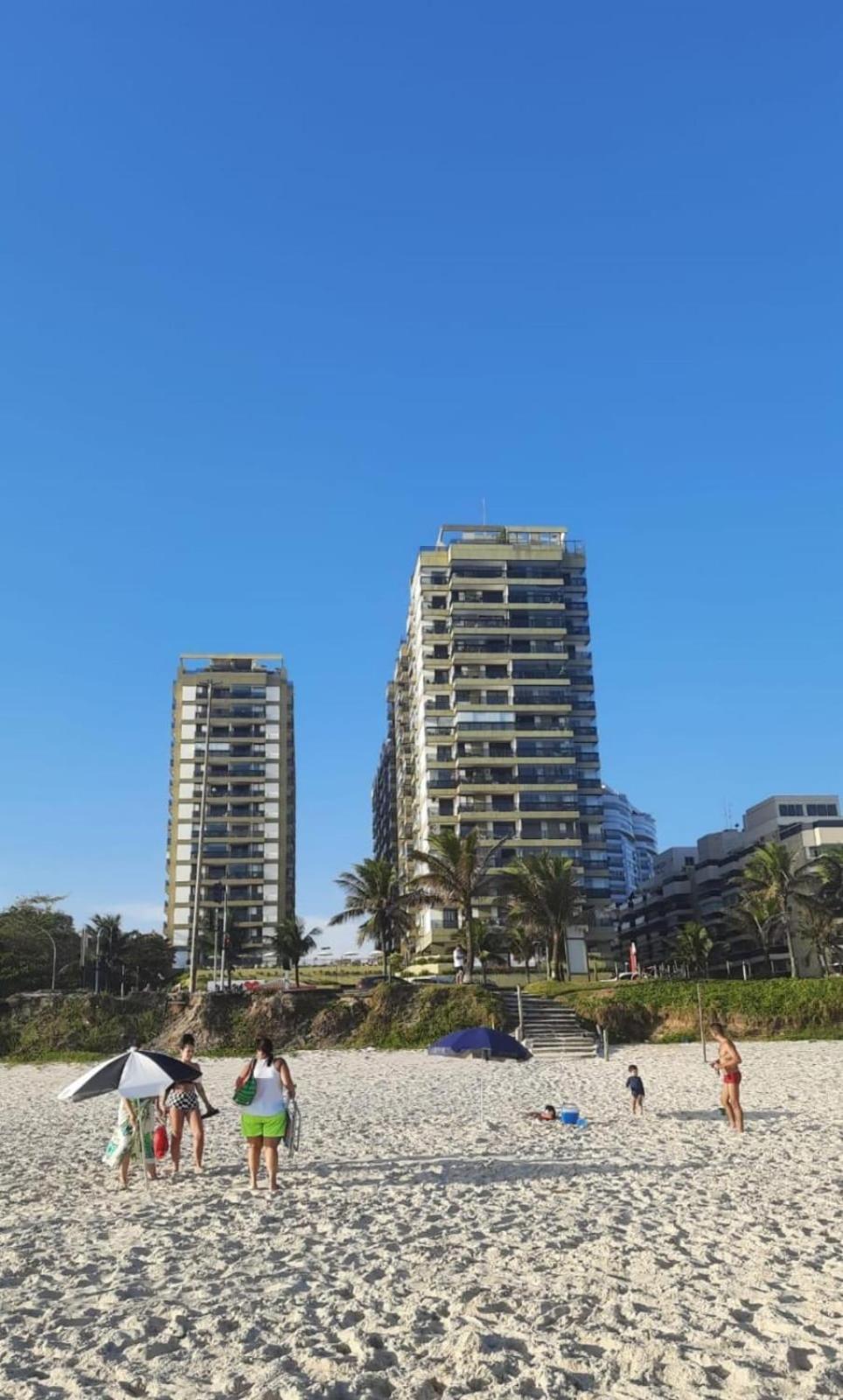 Lindo Apto No Barrabela, Todo Equipado, Com Arcondicionados Split Novos No Quarto E Na Sala, Limpissimo, Cheiroso, Novinho, Condominio Em Frente A Praia, Com Piscina Aquecida, Sauna, Quadra, Academia, Lavanderia, Salao De Beleza, Restaurantes, Mercad Rio de Janeiro Exterior photo