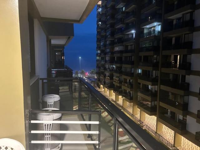 Lindo Apto No Barrabela, Todo Equipado, Com Arcondicionados Split Novos No Quarto E Na Sala, Limpissimo, Cheiroso, Novinho, Condominio Em Frente A Praia, Com Piscina Aquecida, Sauna, Quadra, Academia, Lavanderia, Salao De Beleza, Restaurantes, Mercad Rio de Janeiro Exterior photo